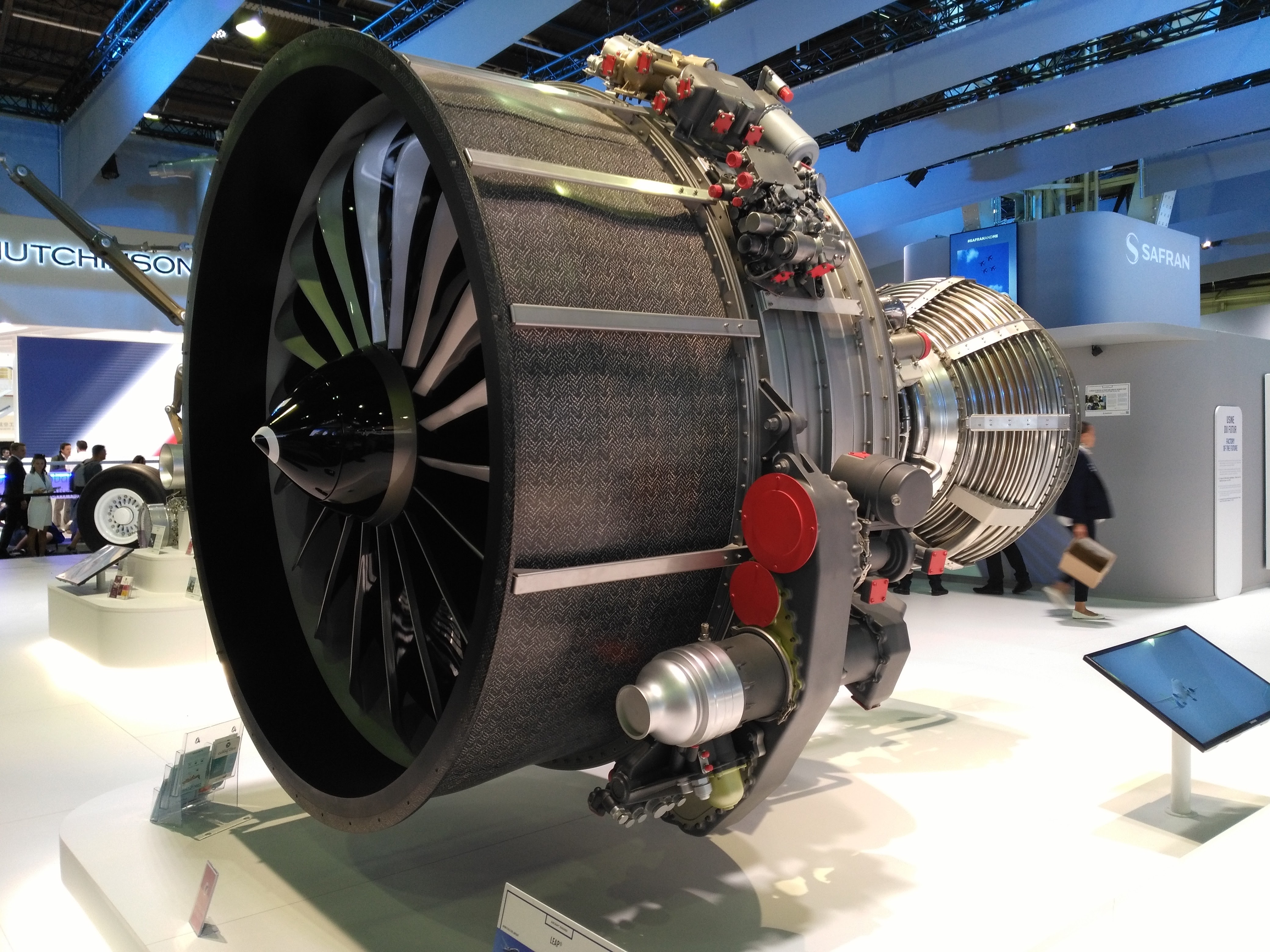 巴黎航展 Safran 展台的 LEAP 家族展示件整体侧面