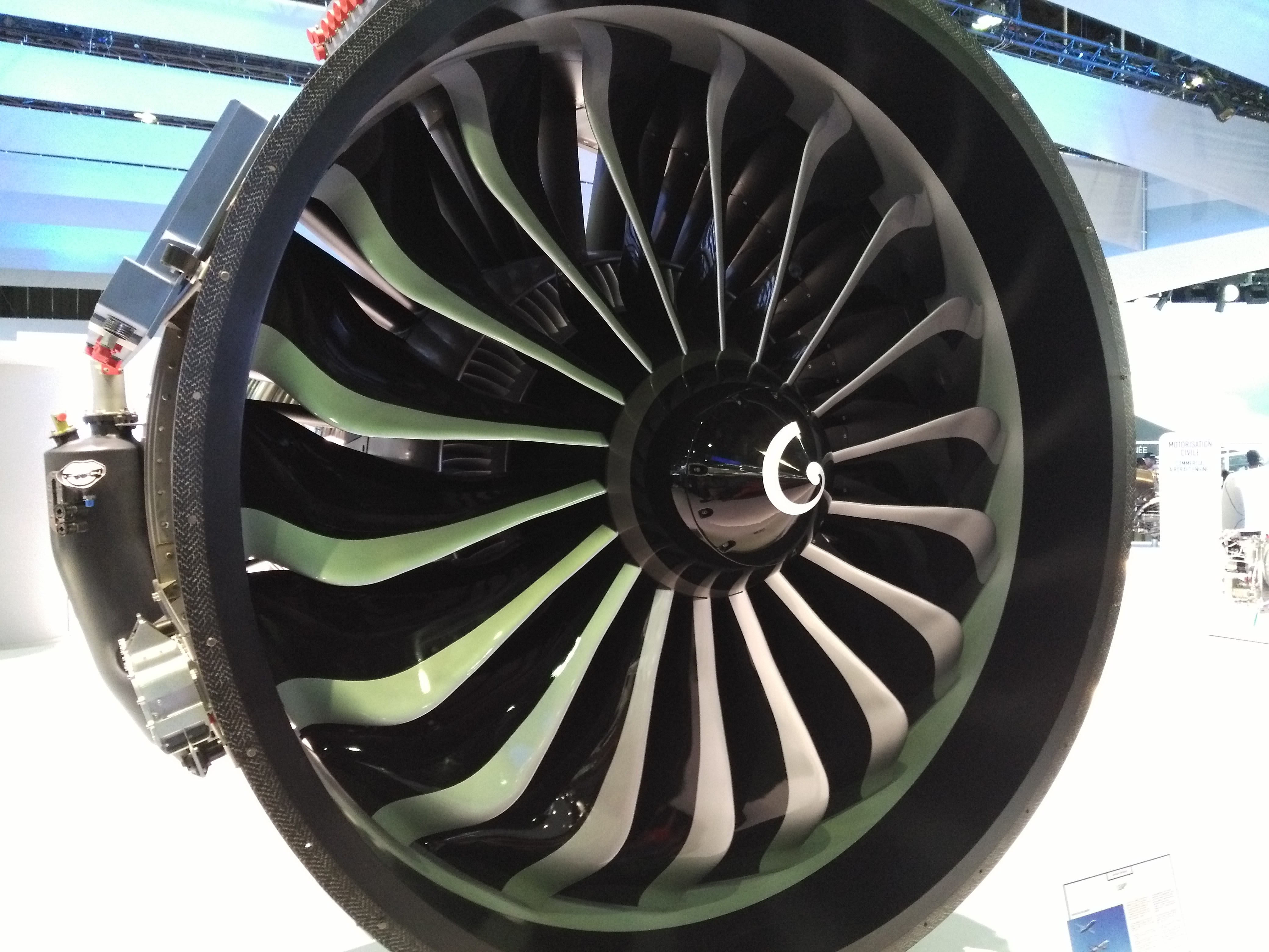 Safran 展台 LEAP 家族展示件的风扇正面