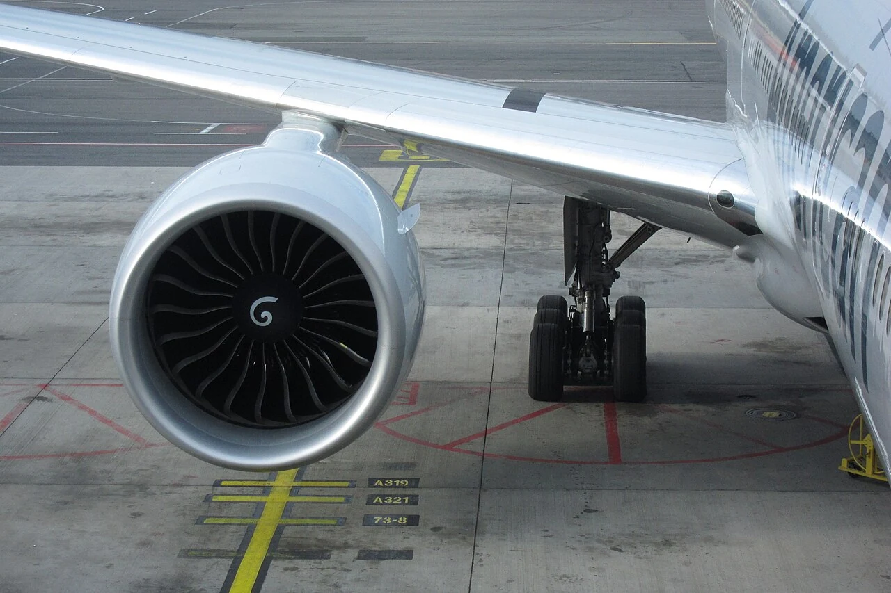 American Airlines Boeing 777-300ER上的GE90-115B正面风扇
